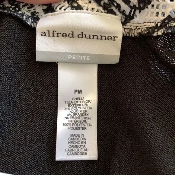 NWT Alfred Dunner Petite “Barcelona” sweater set with detachable necklace‎ - Picture 7 of 9